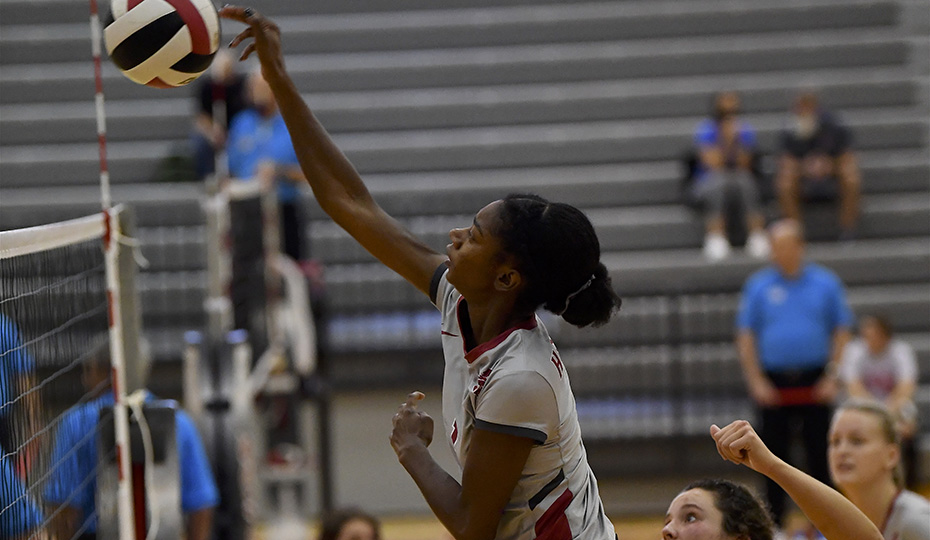 Volleyball Opens GPAC Play with Sweep of Doane