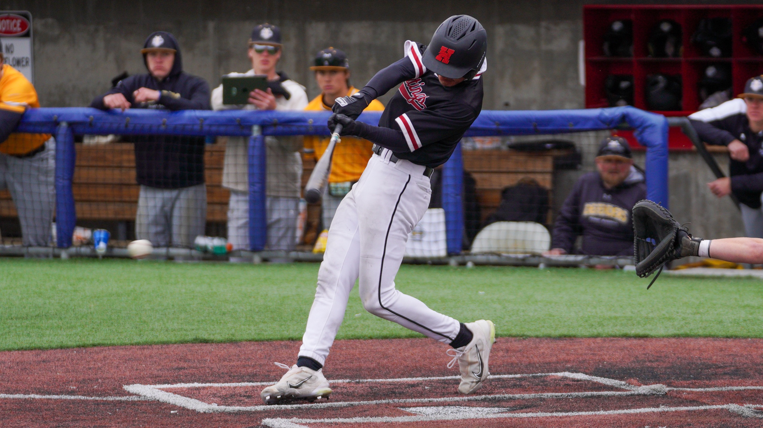 Baseball Picks Up First Conference Sweep